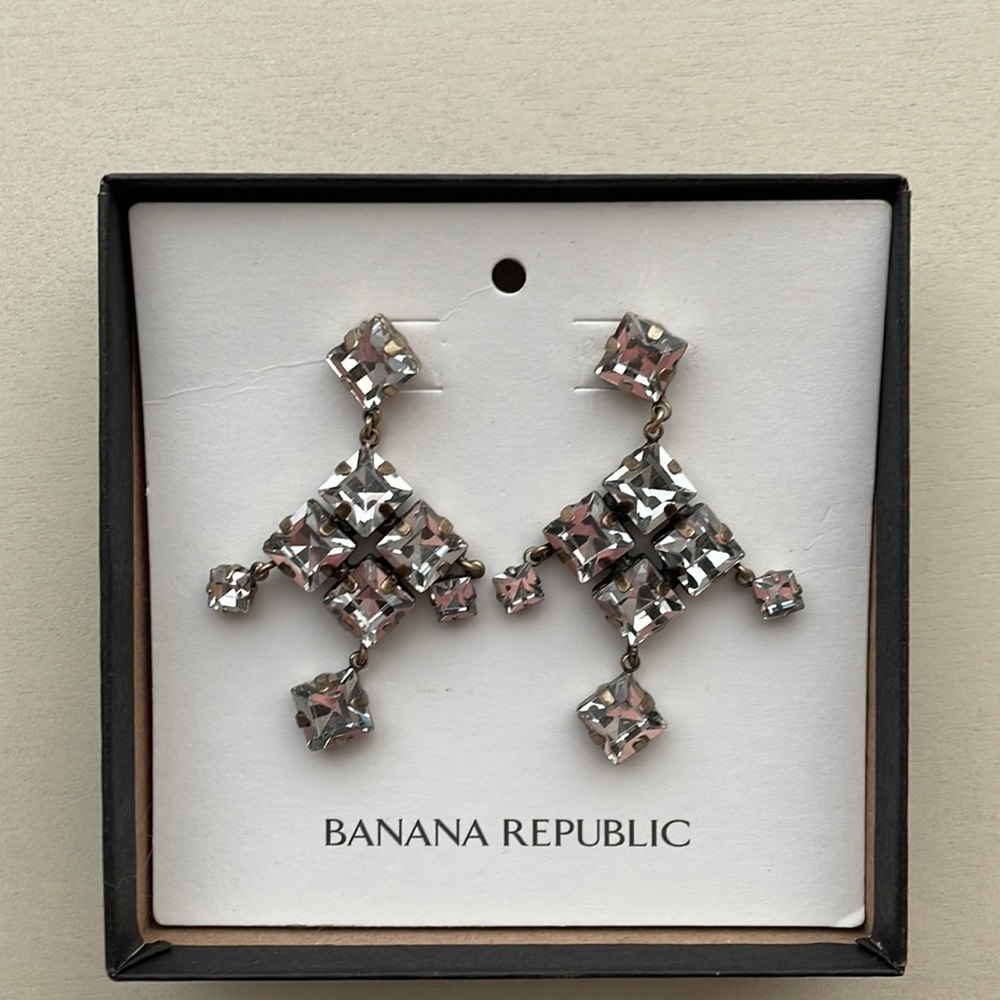 Discount offered when you bundle 3 or more earrings :).
